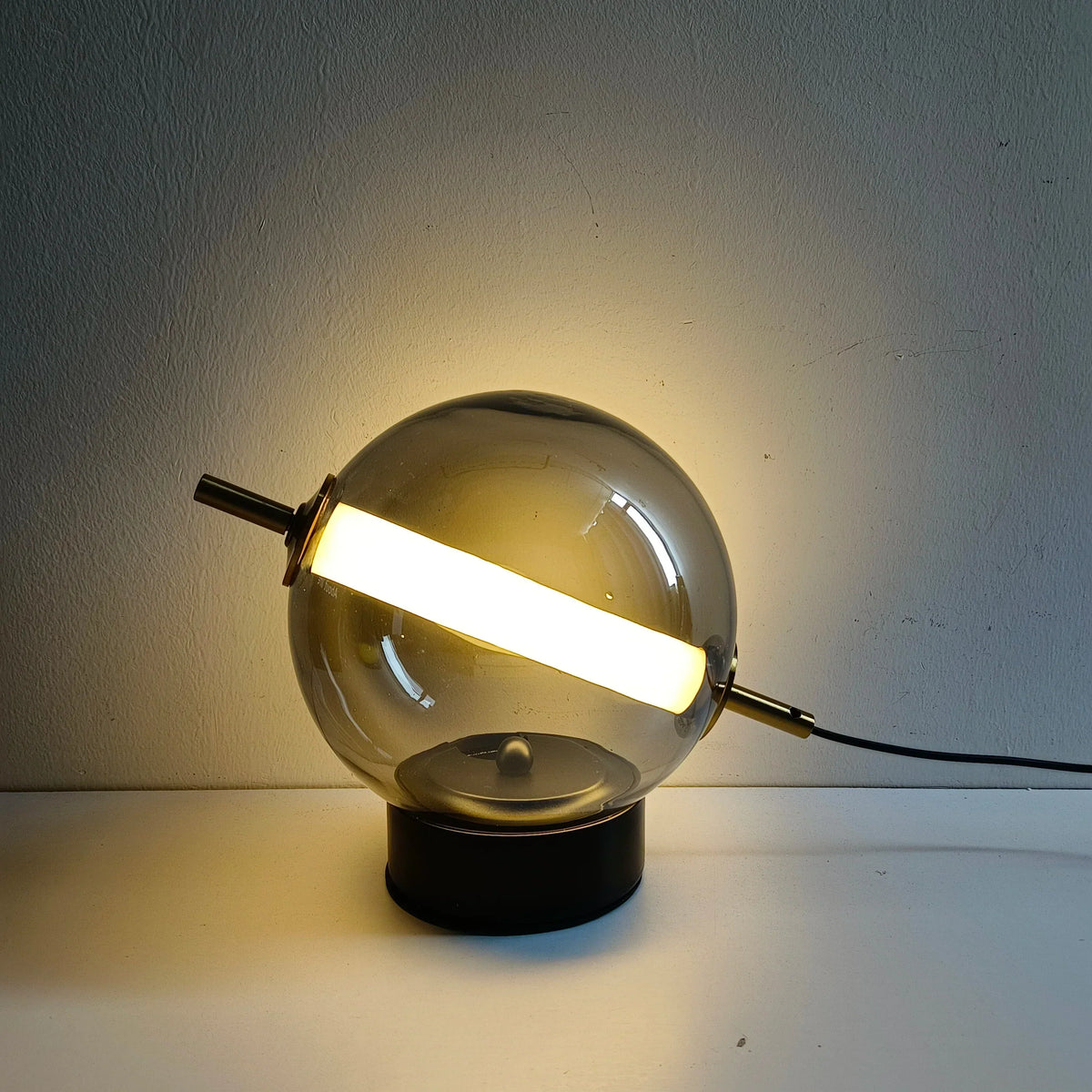Vaelund - Timeless Vintage Glass Lamp Design
