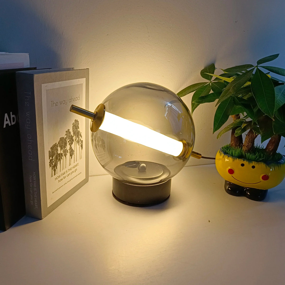 Vaelund - Timeless Vintage Glass Lamp Design