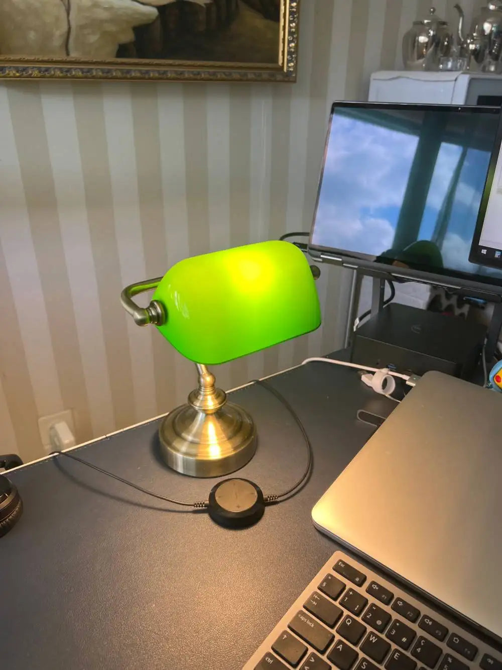 NostalGlow - Retro Mini LED Desk Lamp