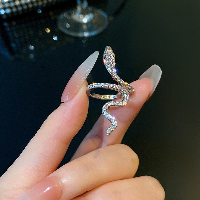 Bendrix Snake Ring - Elegant Statement Design