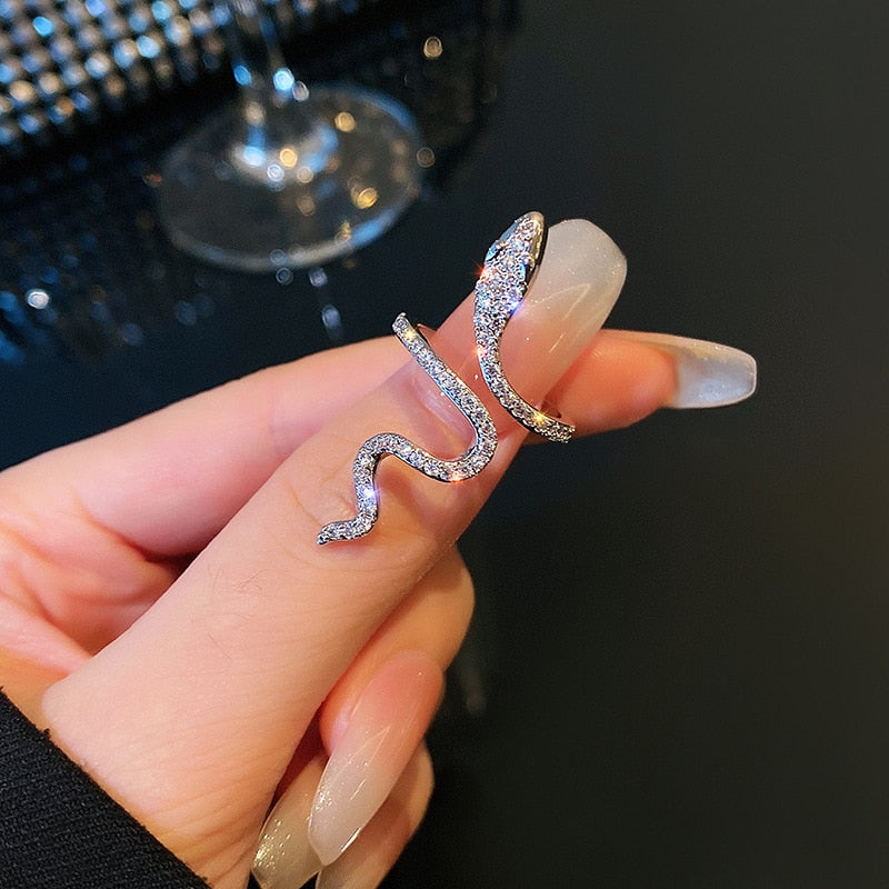 Bendrix Snake Ring - Elegant Statement Design