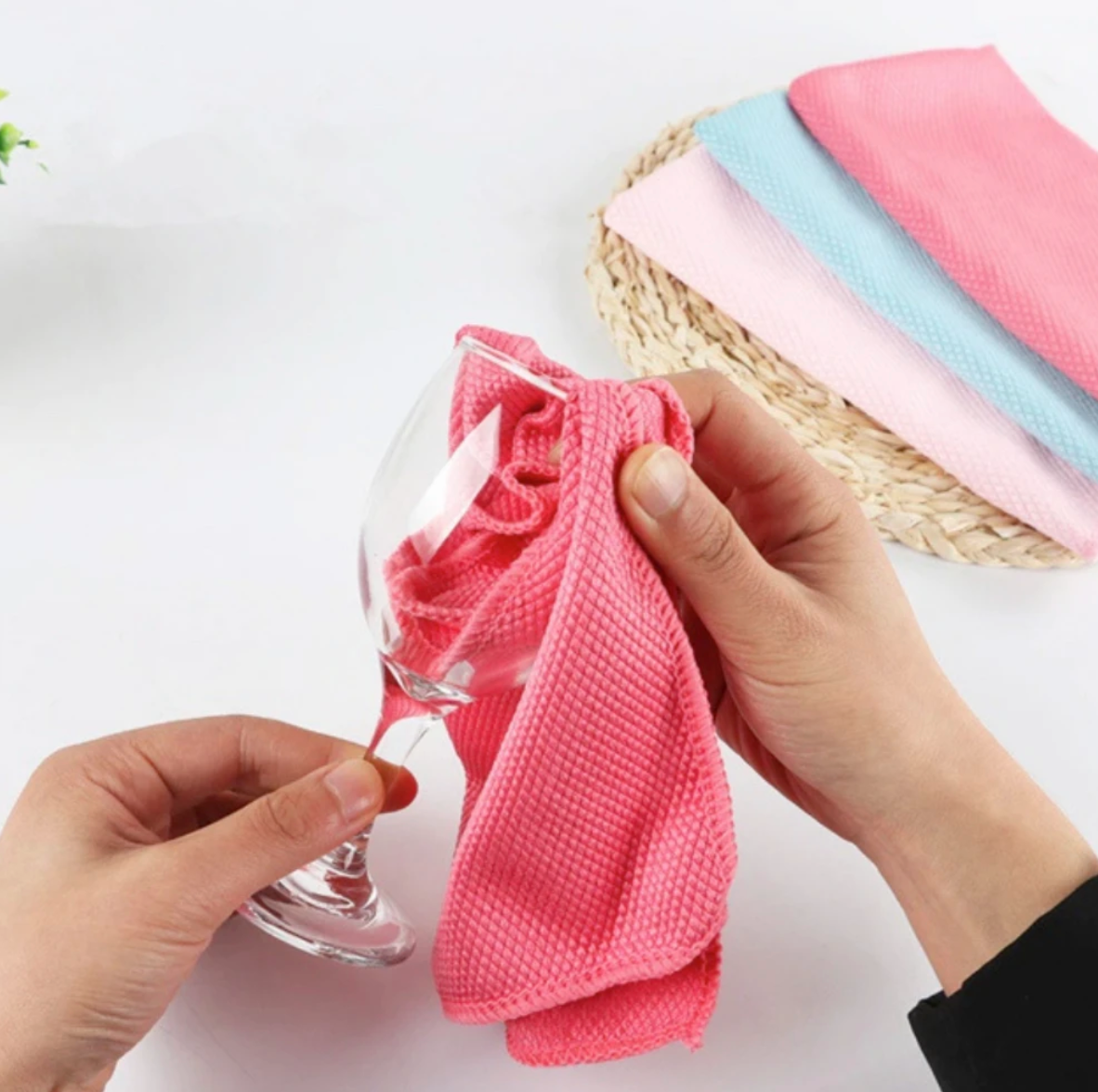 MagicClean Wipes - Fast and Effective Microfiber Cleaning Cloths