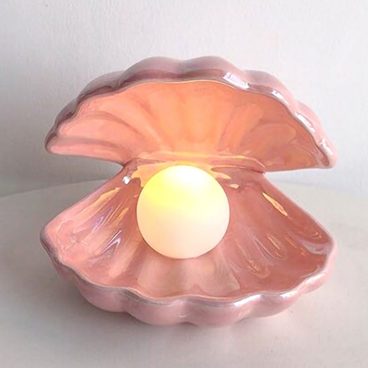 ShellGlow Lamp - Elegant Shell Night Light with Pearl Accent