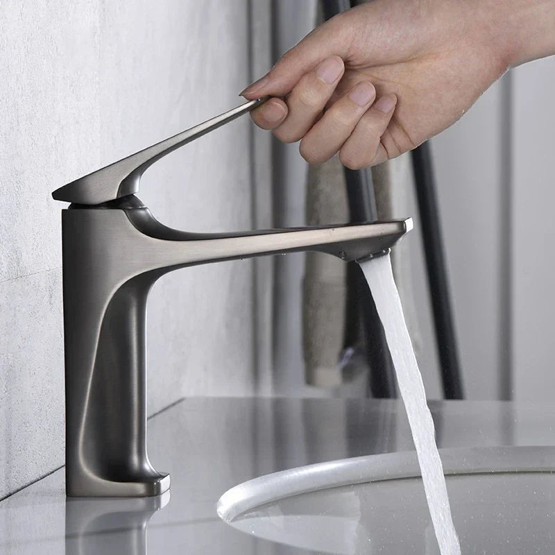 Kelbourne - Single-Handle Faucet For Timeless Comfort