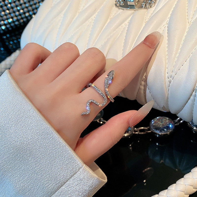 Bendrix Snake Ring - Elegant Statement Design