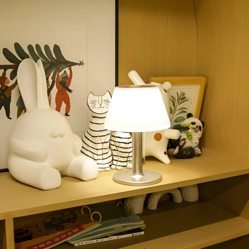 SolarLuxe Lamp - Modern Solar-Powered Table Lamp