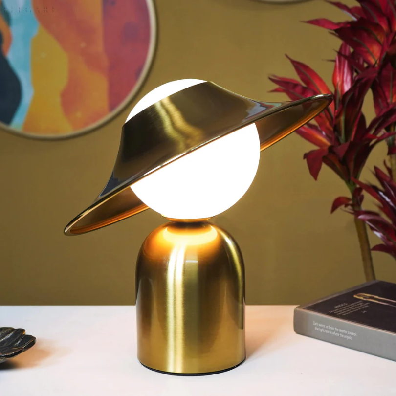 GoldAura Table Lamp - Elegant Gold Accent Lighting for Any Room