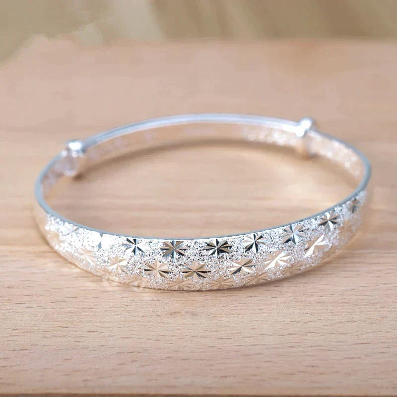 Hyzara - Star-Shaped Silver Bracelet for a Radiant Look