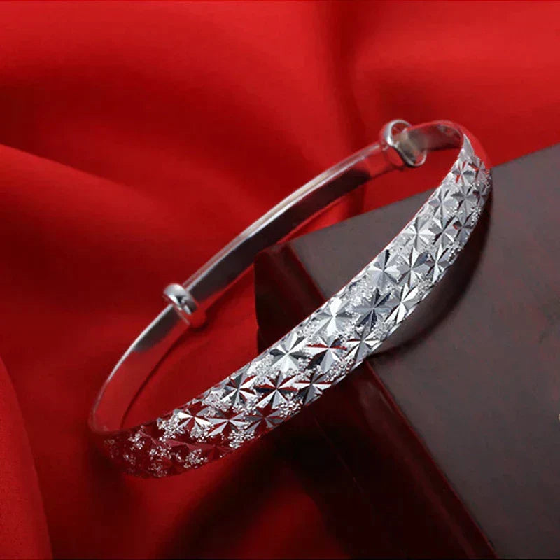 Hyzara - Star-Shaped Silver Bracelet for a Radiant Look