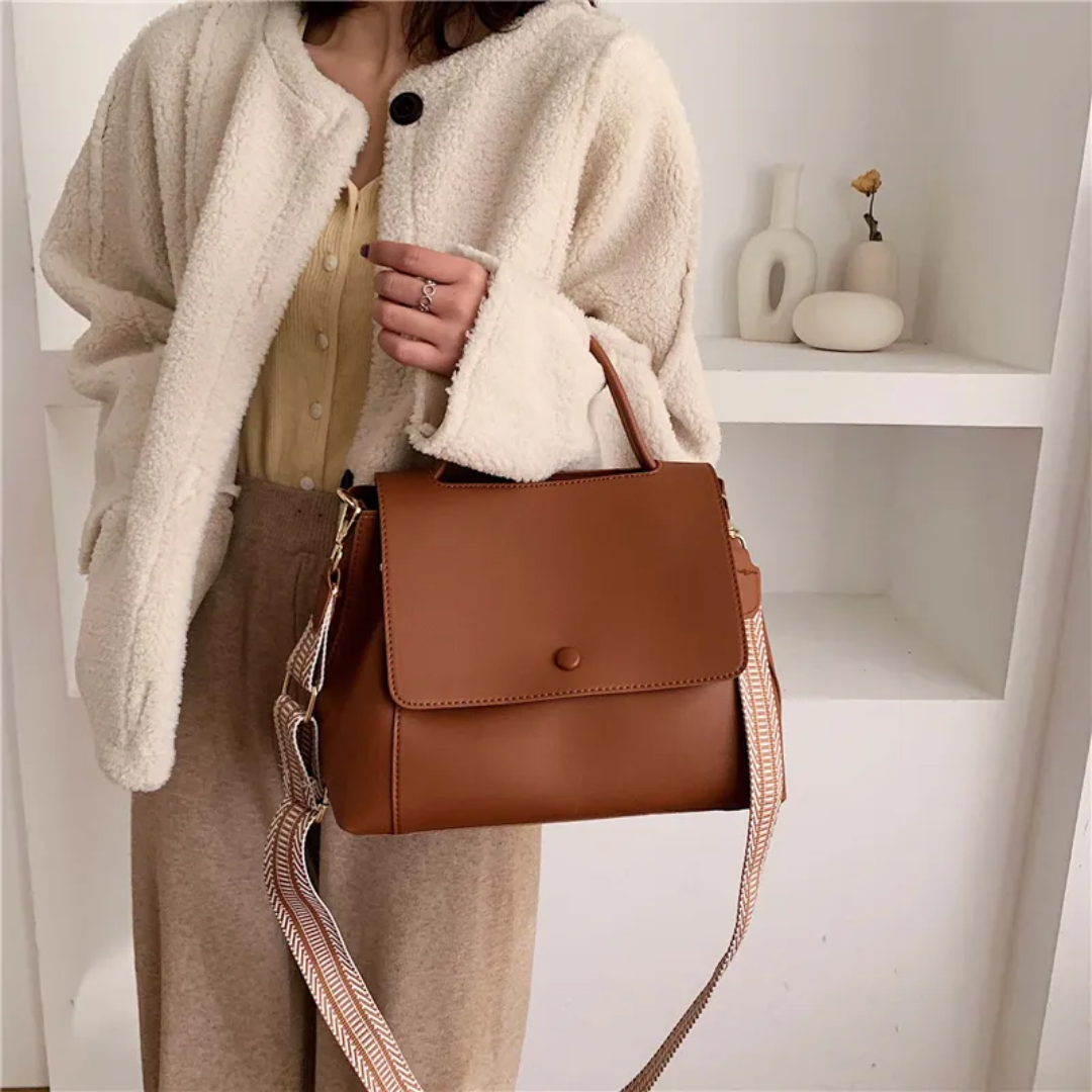 Karen Messenger - A Fashionable and Functional Shoulder Bag