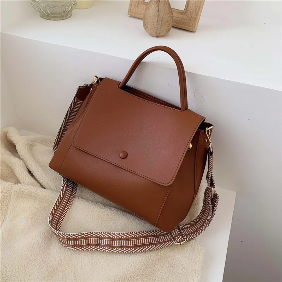 Karen Messenger - A Fashionable and Functional Shoulder Bag