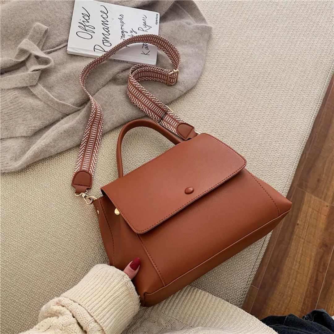 Karen Messenger - A Fashionable and Functional Shoulder Bag
