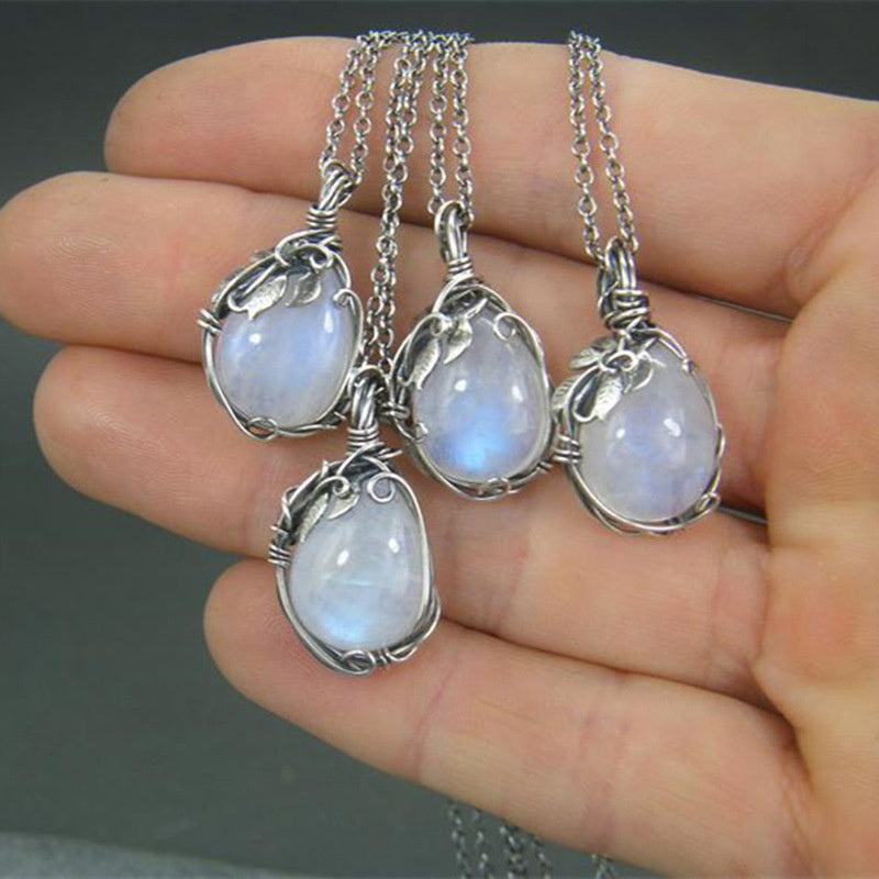 Selene Vintage Moonstone Necklace - Timeless Elegance