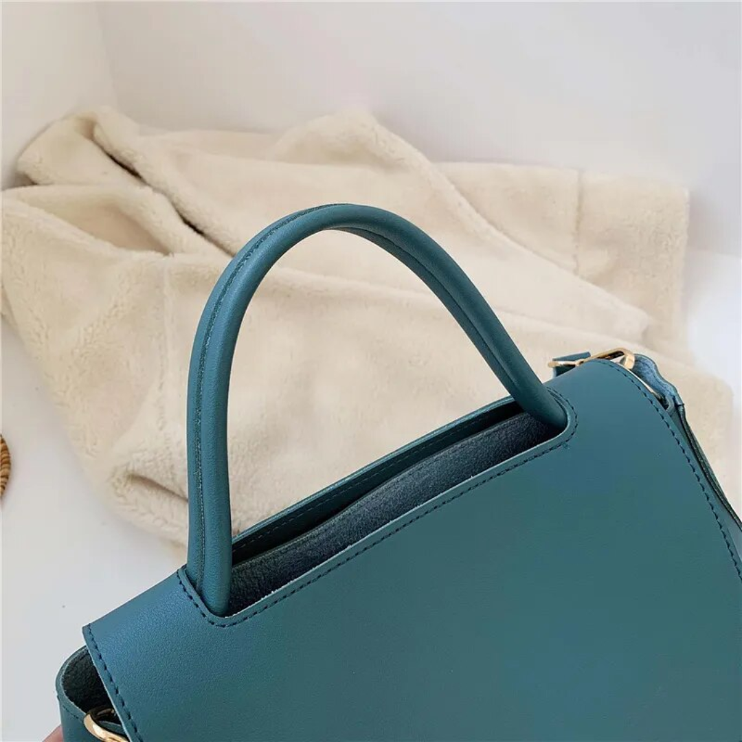 Karen Messenger - A Fashionable and Functional Shoulder Bag