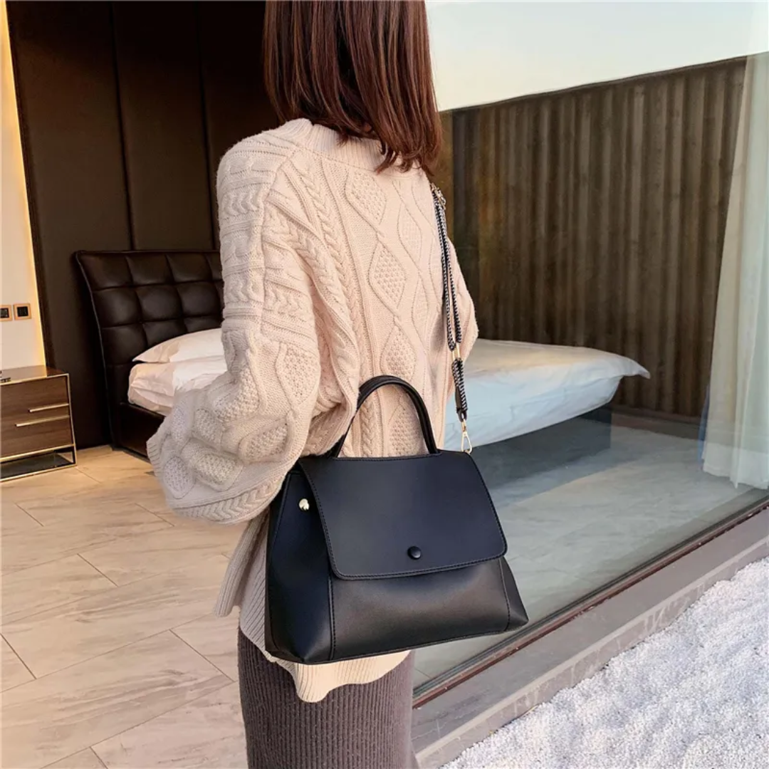 Karen Messenger - A Fashionable and Functional Shoulder Bag