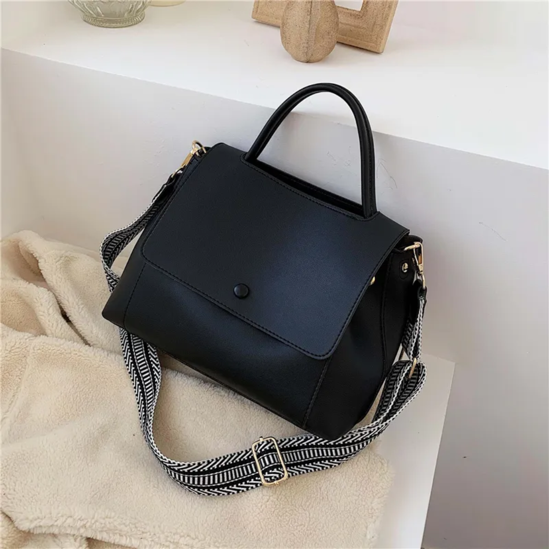 Karen Messenger - A Fashionable and Functional Shoulder Bag