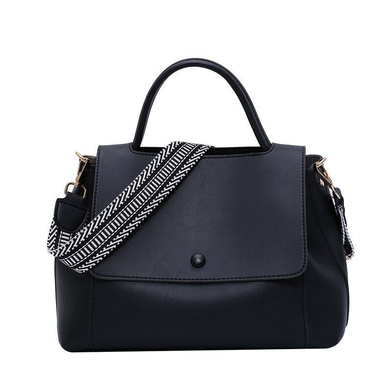 Karen Messenger - A Fashionable and Functional Shoulder Bag