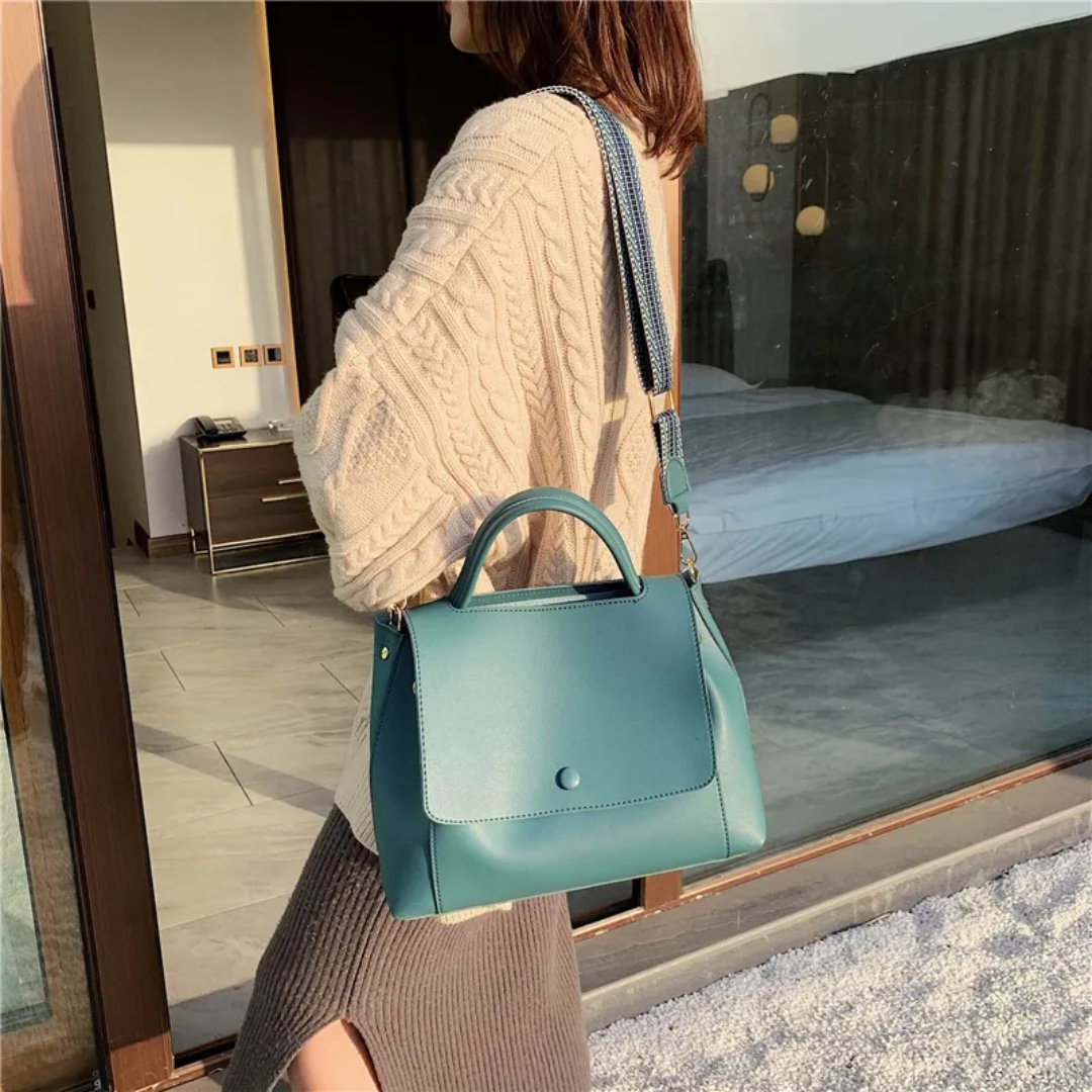 Karen Messenger - A Fashionable and Functional Shoulder Bag