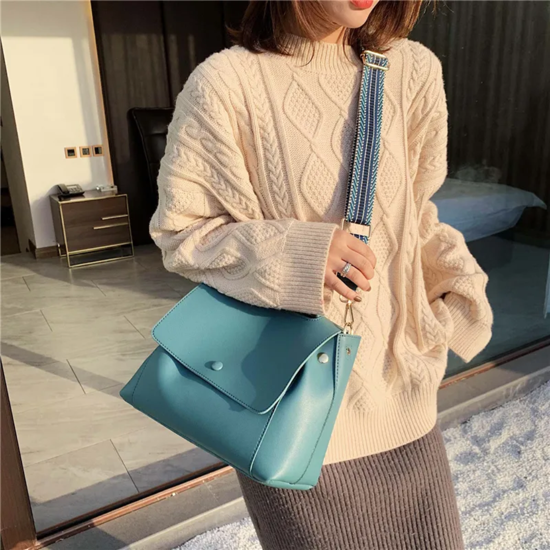 Karen Messenger - A Fashionable and Functional Shoulder Bag