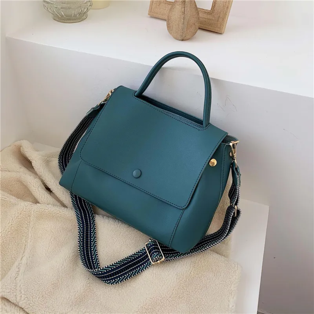 Karen Messenger - A Fashionable and Functional Shoulder Bag