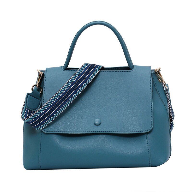 Karen Messenger - A Fashionable and Functional Shoulder Bag