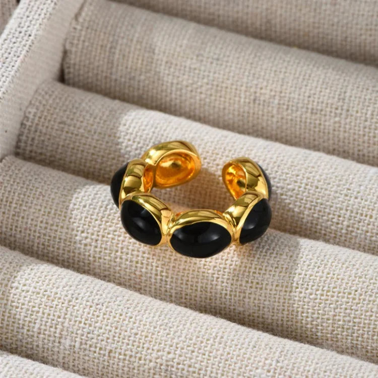 Edrienne - Elegant Gold-Plated Onyx Ring