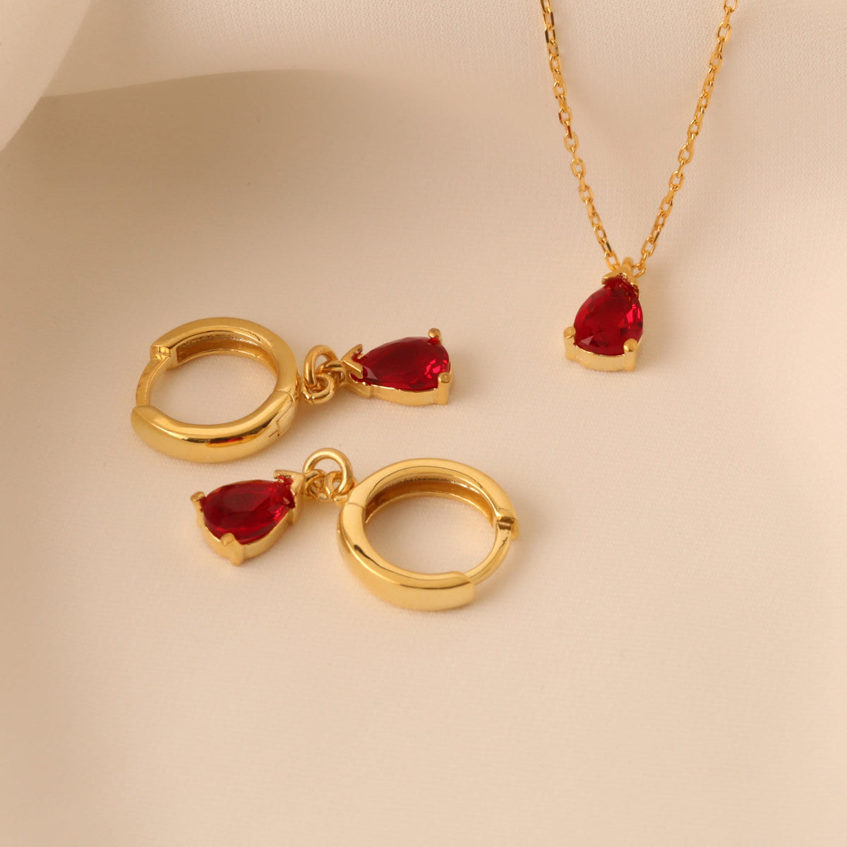 Ilvara - Elegant Garnet Birthstone Jewelry Set