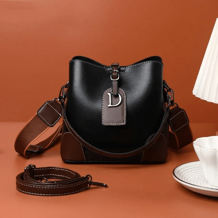 LuxeCarry - Elegant Leather Shoulder Bag with Plenty of Room