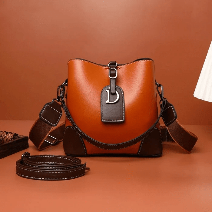LuxeCarry - Elegant Leather Shoulder Bag with Plenty of Room
