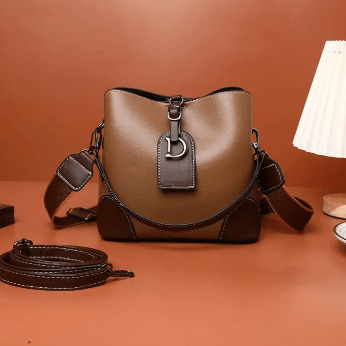 LuxeCarry - Elegant Leather Shoulder Bag with Plenty of Room
