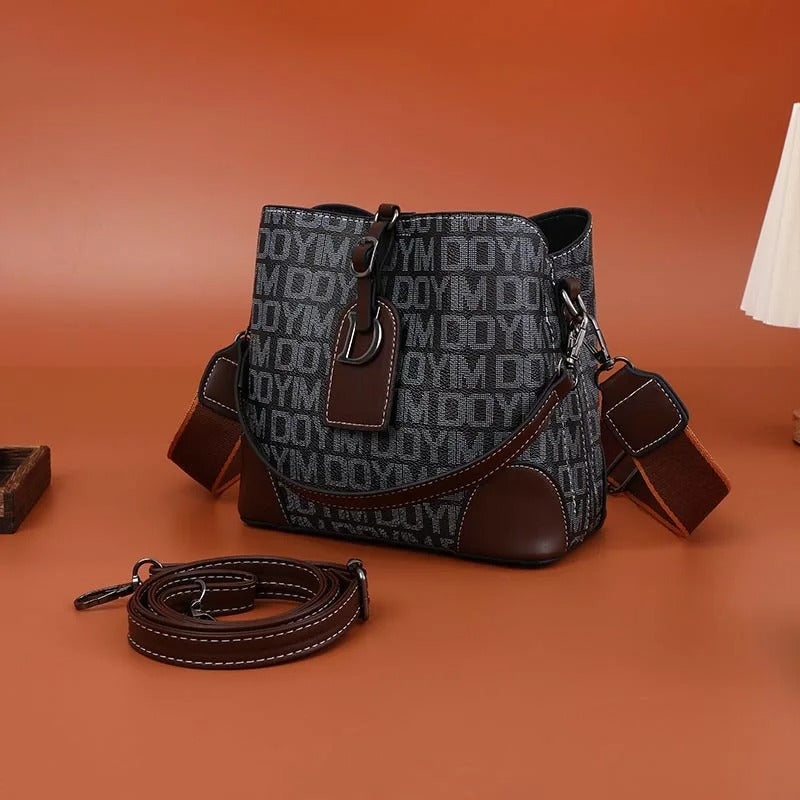 LuxeCarry - Elegant Leather Shoulder Bag with Plenty of Room