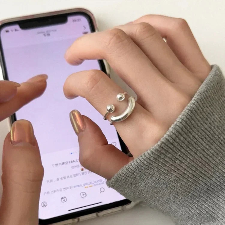 Nuzzo - Adjustable Smiley Face Ring