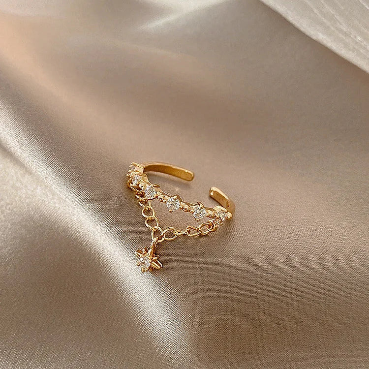Delvara - Gold Hexagram Chain Ring
