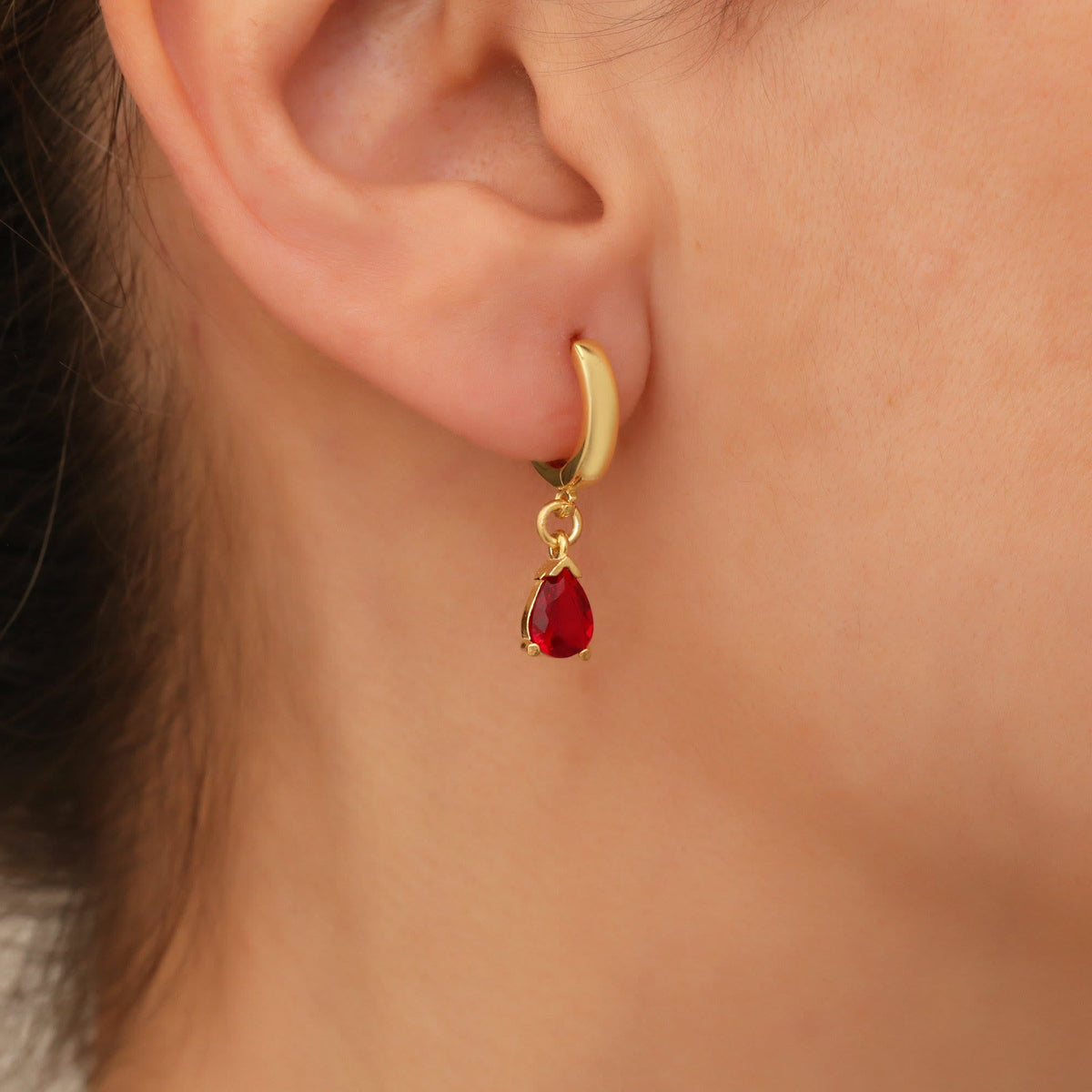 Ilvara - Elegant Garnet Birthstone Jewelry Set