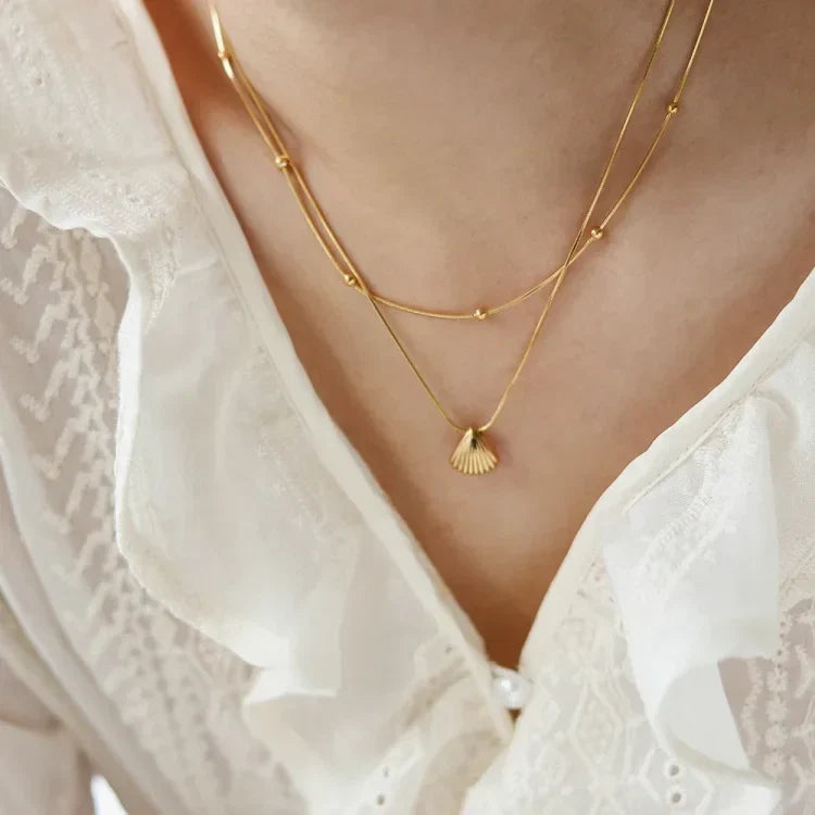 Lila - Elegant Floral Necklace with Gold Scallop Shell Pendant