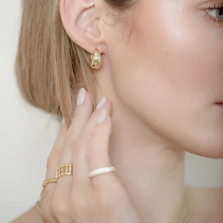 Aveline - Elegant Gold Drop Earrings