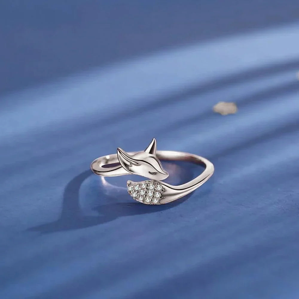 Renara - Elegant Silver Fox Ring