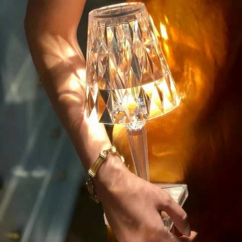 LuxeGlow - Elegant Crystal Table Lamp for Your Living Room