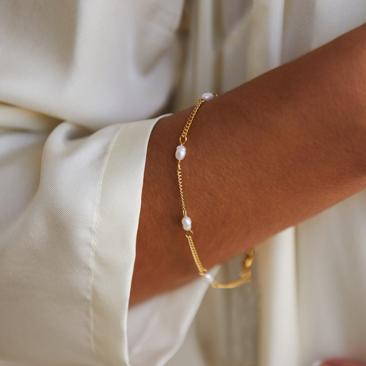 Byvella - Freshwater Pearl Bracelet with Timeless Elegance