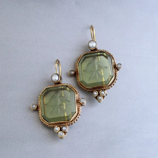 Valeria - Vintage Green Drop Earrings with Elegant Pearls