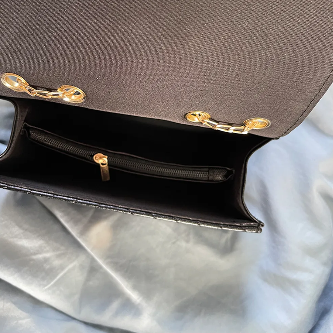 Jannete Luxe Handbag - Timeless Elegance for Every Occasion