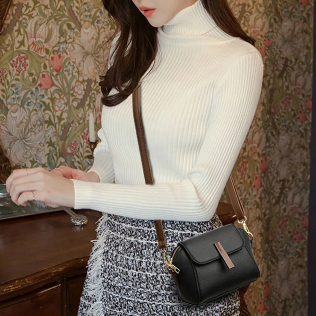 Jade Purse - Elegant and Compact Crossbody Bag