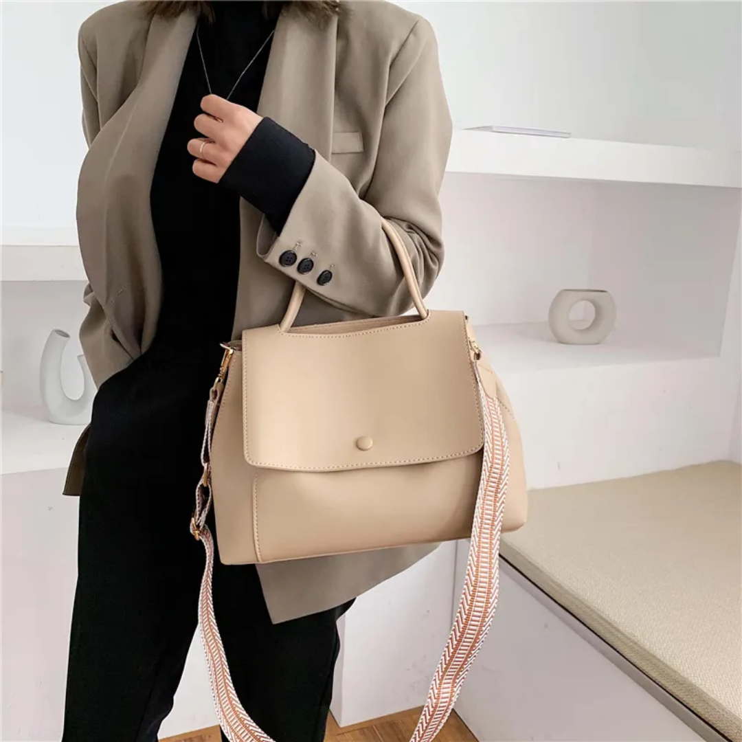 Karen Messenger - A Fashionable and Functional Shoulder Bag