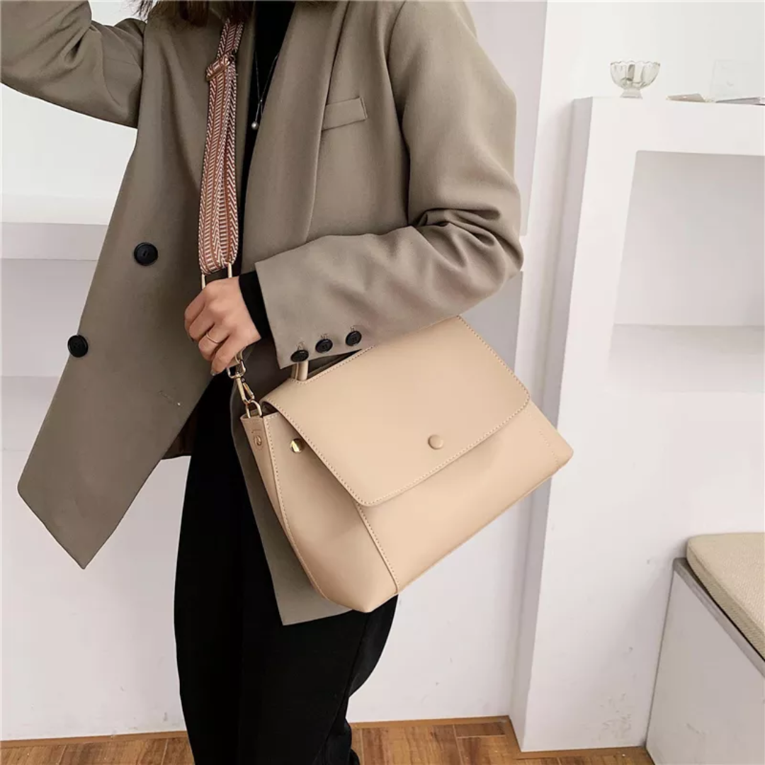 Karen Messenger - A Fashionable and Functional Shoulder Bag