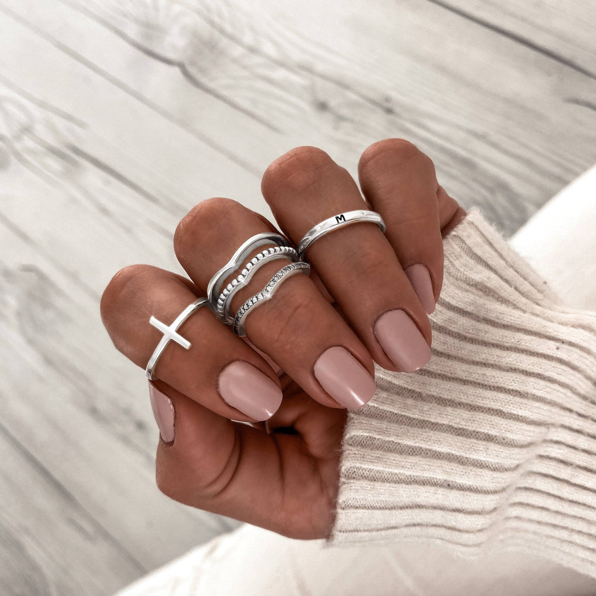 Amélie - Chic Cross-Detail Ring