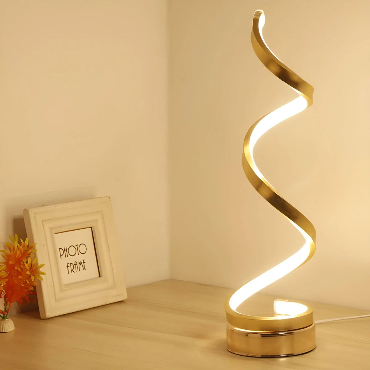 Cerwyn - Curved Eye-Care LED Desk Light