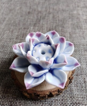 LotusBloom Incense Holder - Elegant Ceramic Lotus Design