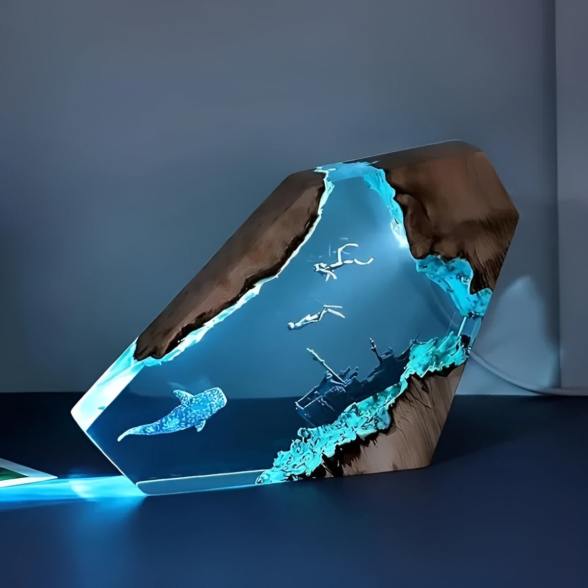 DeepDive Illumina - Ocean-Inspired Table Lamp For Home Decor