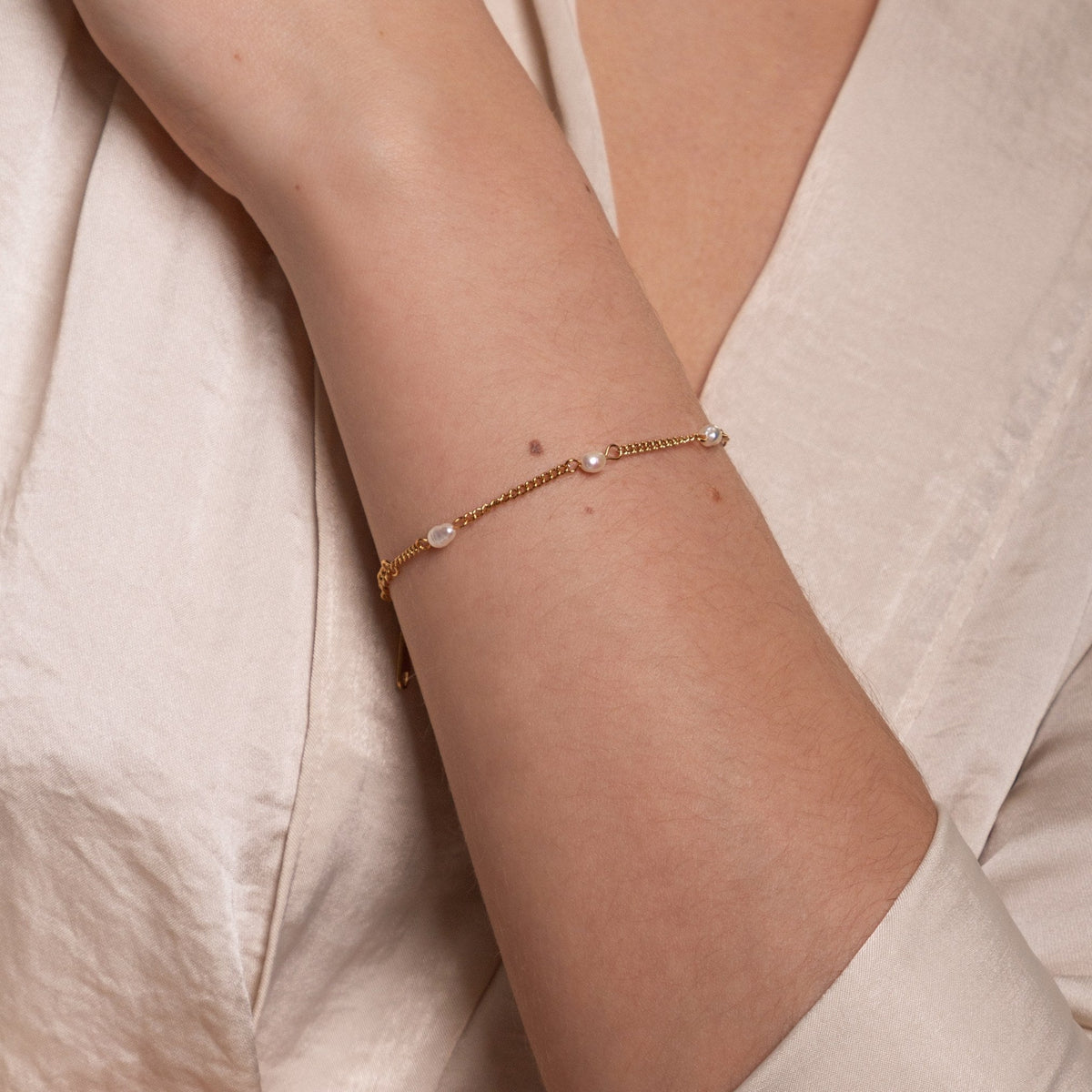 Byvella - Freshwater Pearl Bracelet with Timeless Elegance