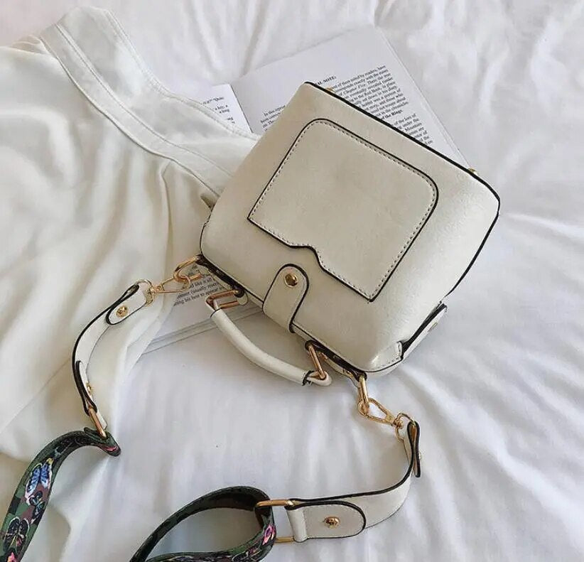 RoxyBag - A Luxe Crossbody Bag with Unique Embroidered Style